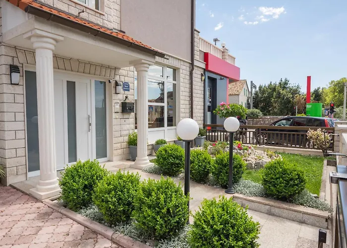 Apartments Lovric With Sea View