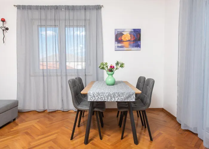 Apartments Lovric With Sea View