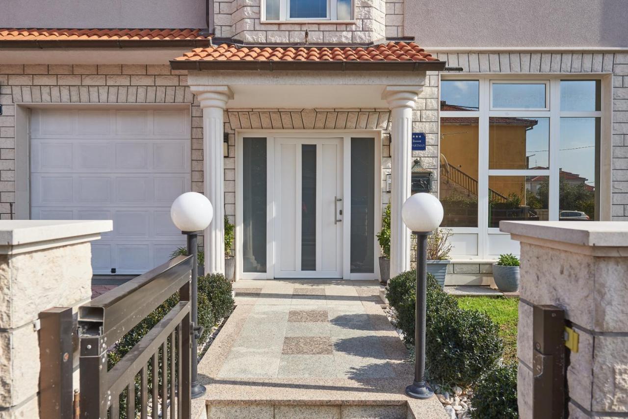 Apartment Lovric With Sea View Kastela