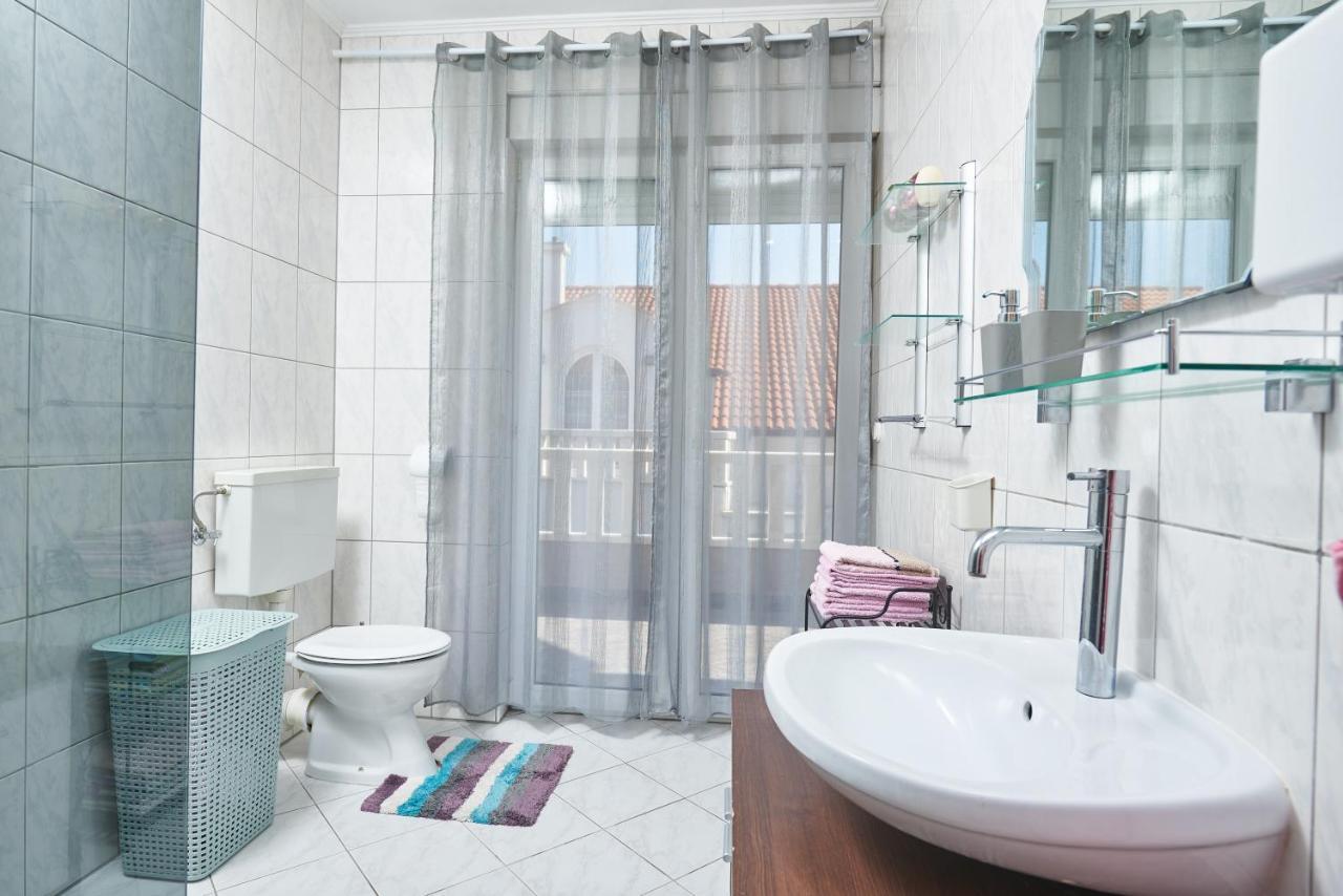 Lovric With Sea View Apartment Kastela