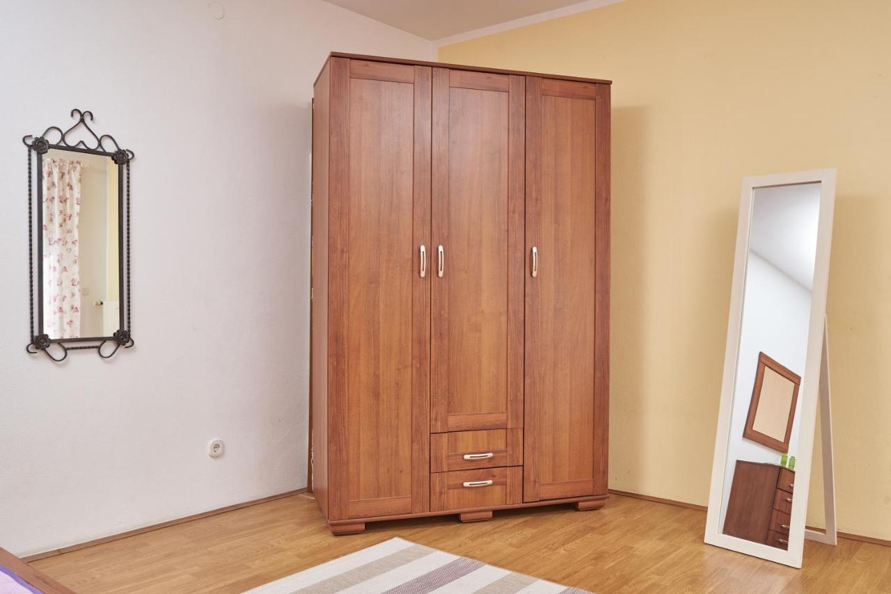 Lovric With Sea View Apartment