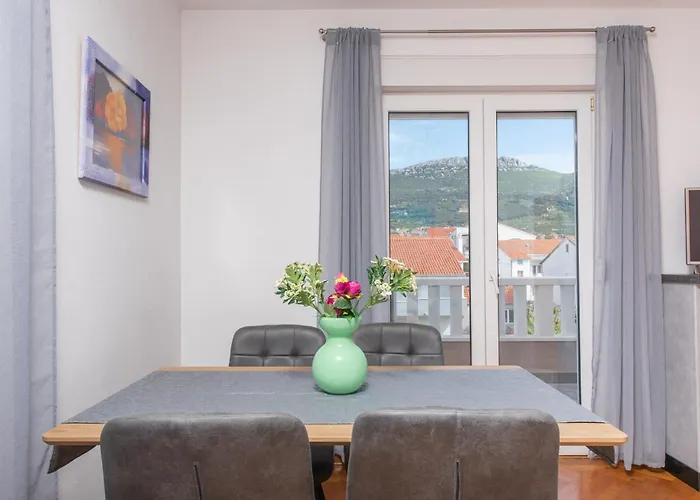Apartments Lovric With Sea View