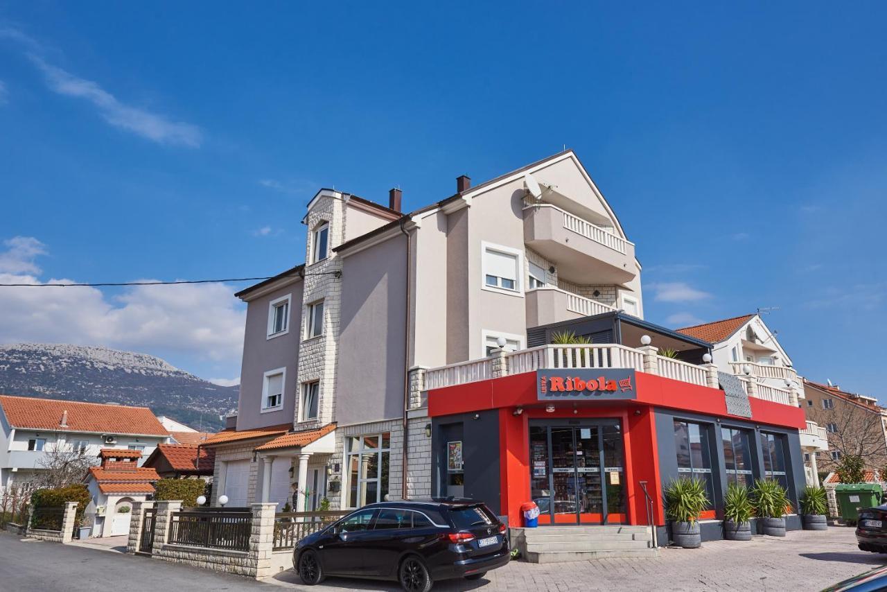 Lovric With Sea View Apartment Kastela