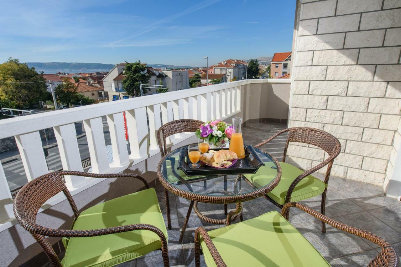 Lovric With Sea View *