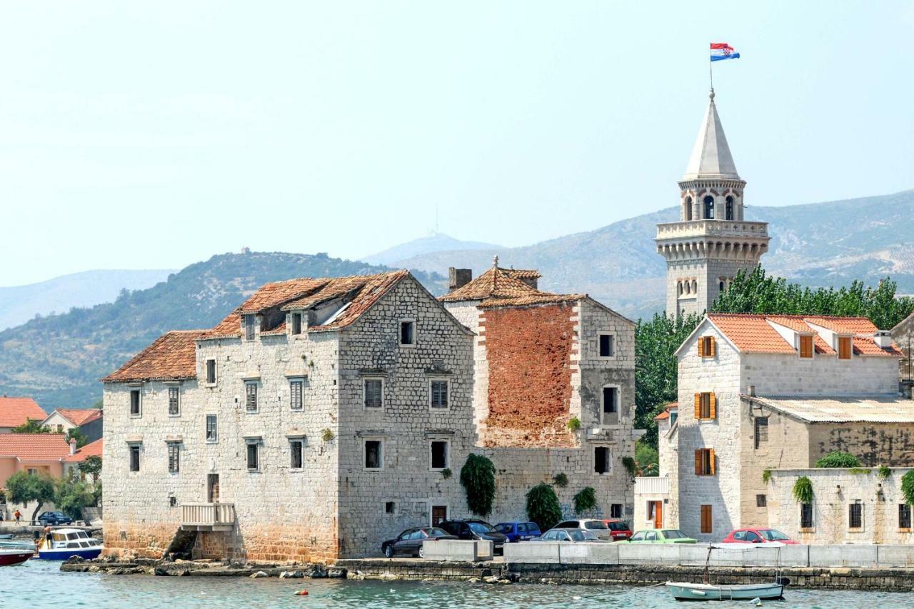 Lovric With Sea View Apartment